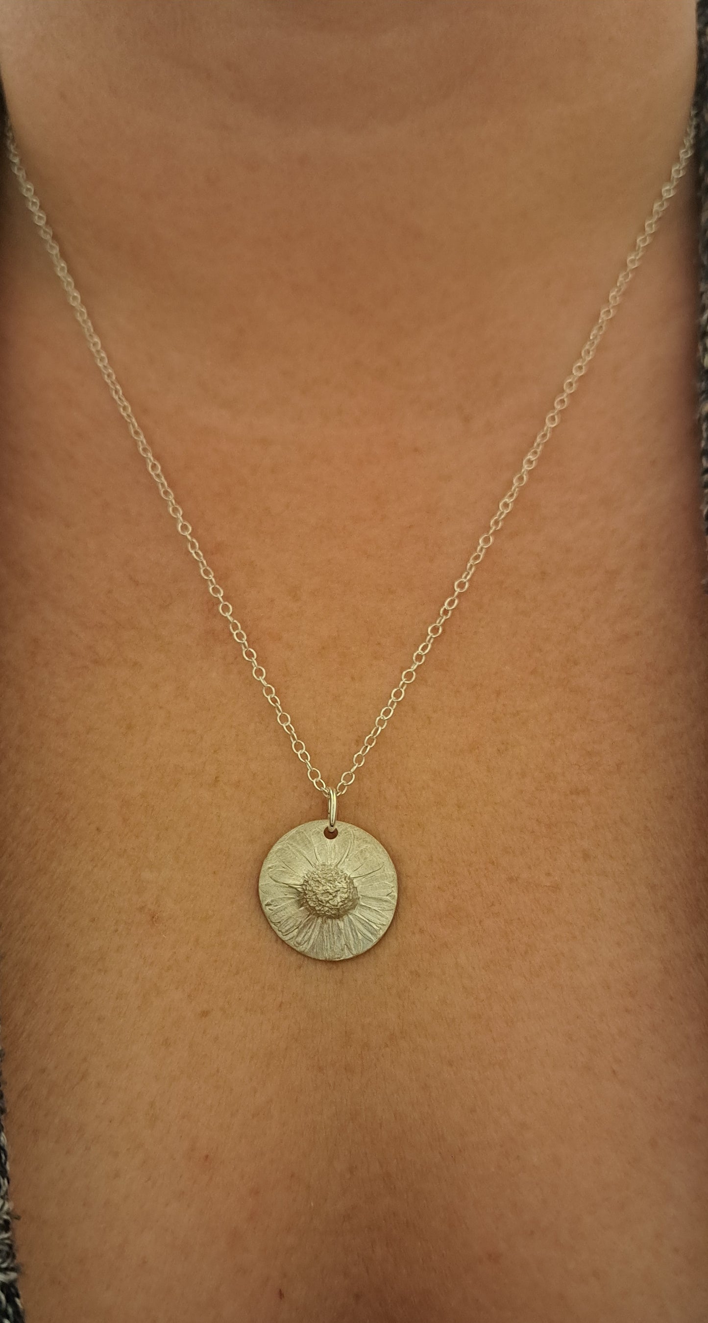 Daisy pendant