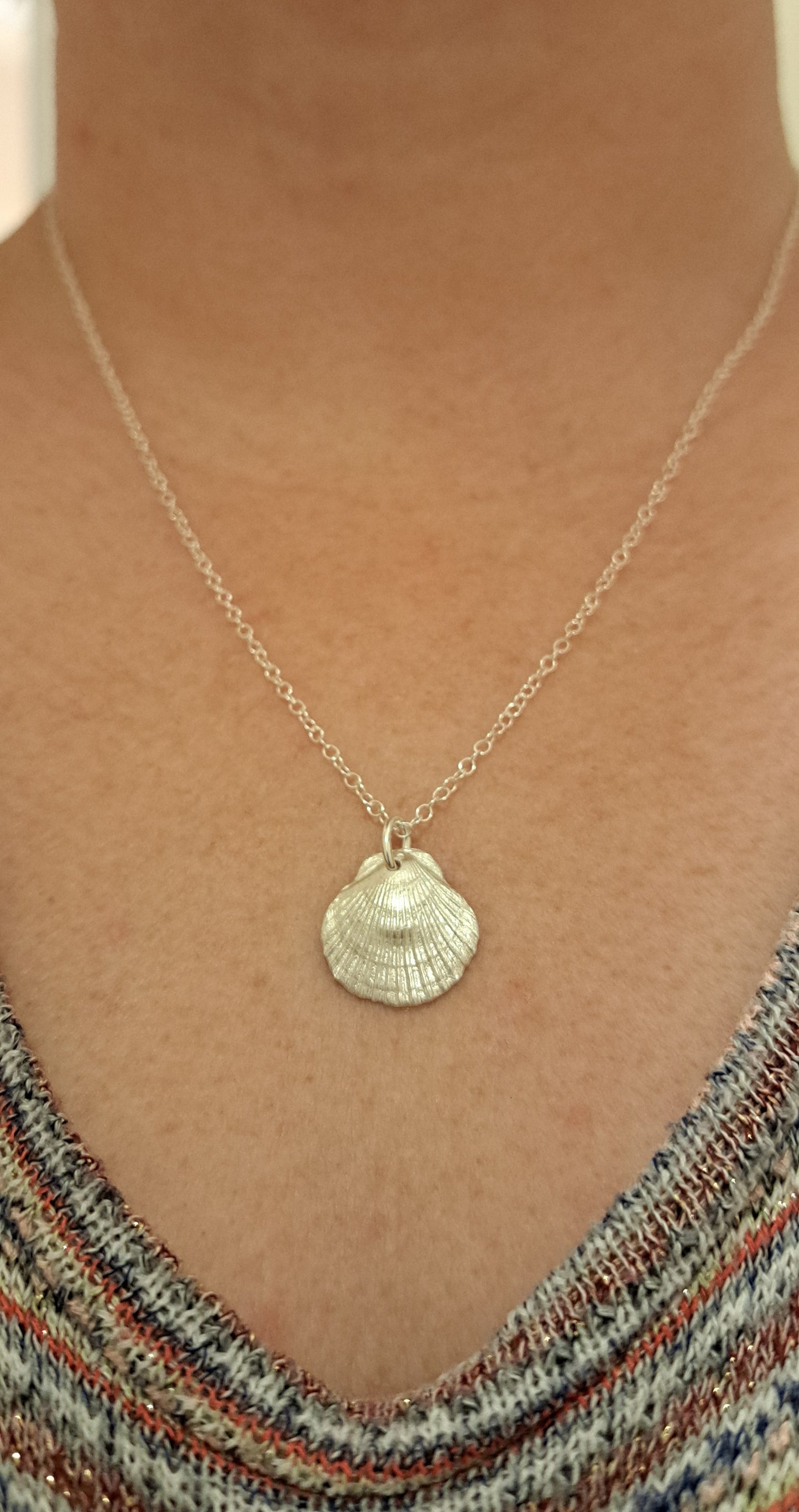 Small scallop shell necklace