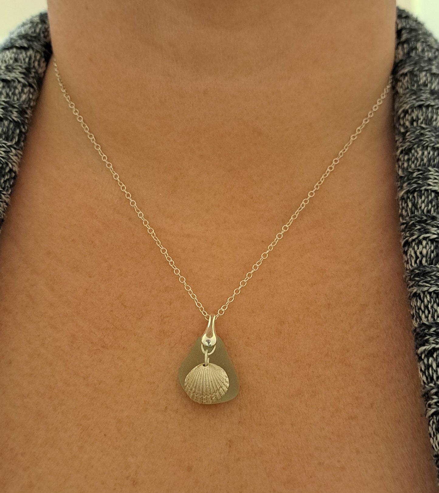 Sea glass and fine silver cockle necklace(sea foam)