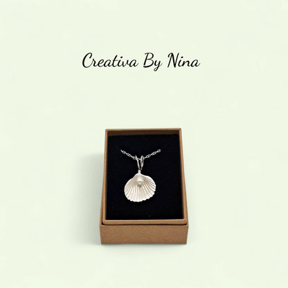 Cockle shell necklace with pearl