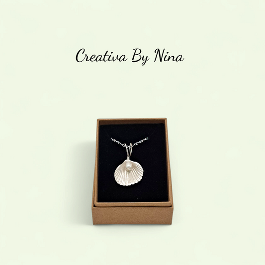 Cockle shell necklace with pearl